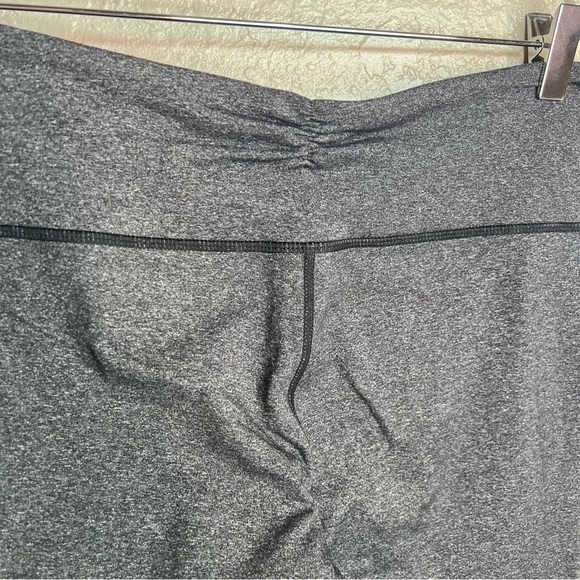 Lululemon Gray Cropped Leggings - Picture 6 of 8